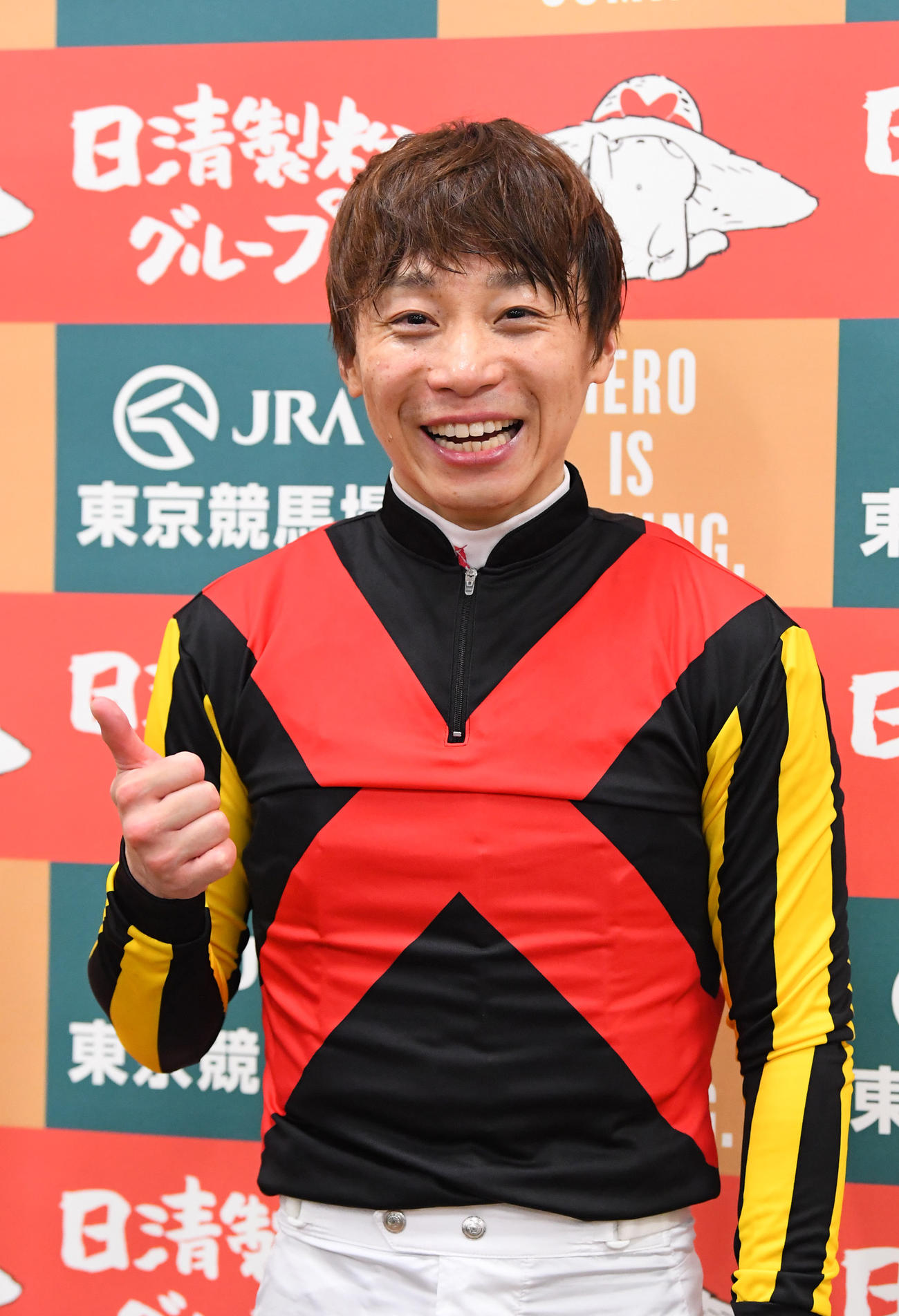ソングラインで安田記念を制した池添騎手は、笑顔で共同会見（撮影・酒井清司）