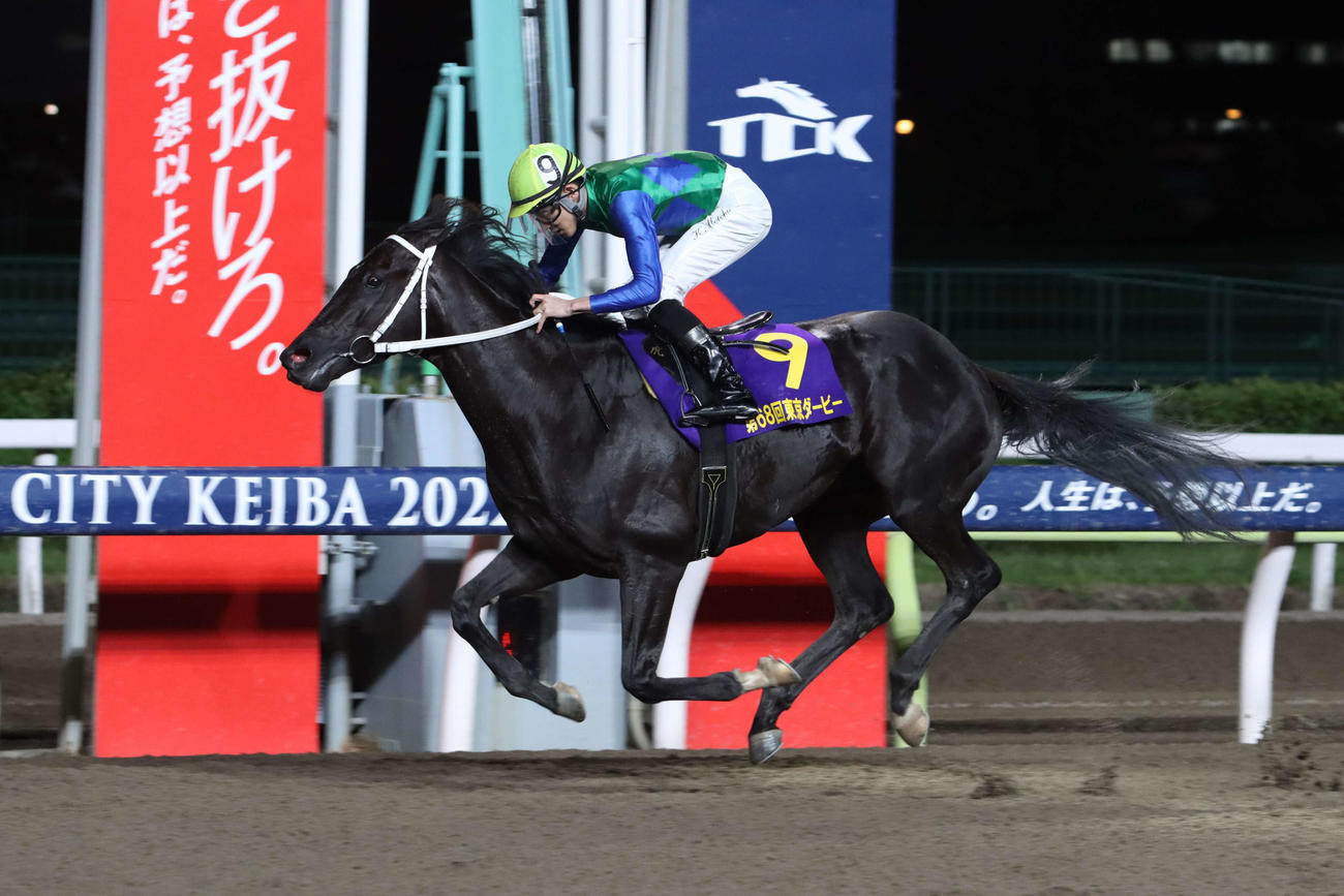 2番手から抜け出し東京ダービーを制したカイルと本橋孝太騎手