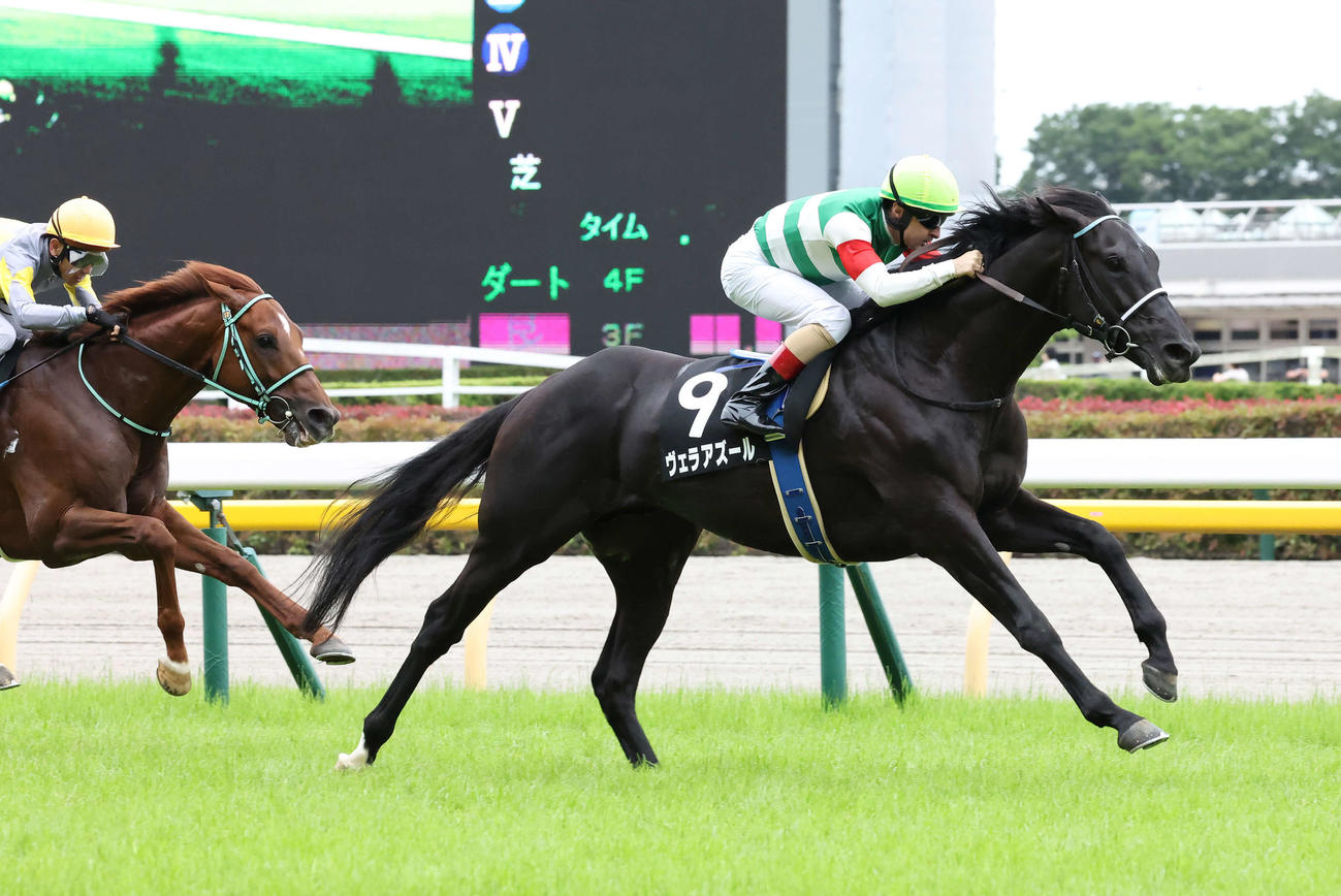 ジューンSを制したヴェラアズールとルメール騎手（撮影・丹羽敏通）