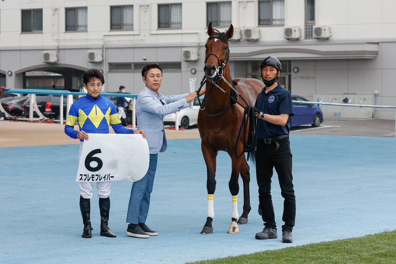 デビュー戦を制したスプレモフレイバー（撮影・村野早祐）