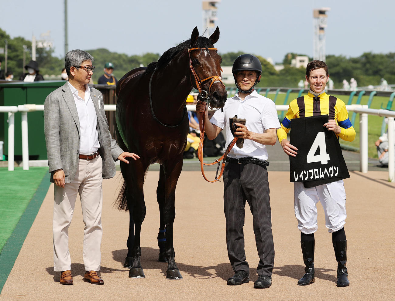 町田特別を制したレインフロムヘヴンとD・レーン騎手（撮影・鈴木正人）