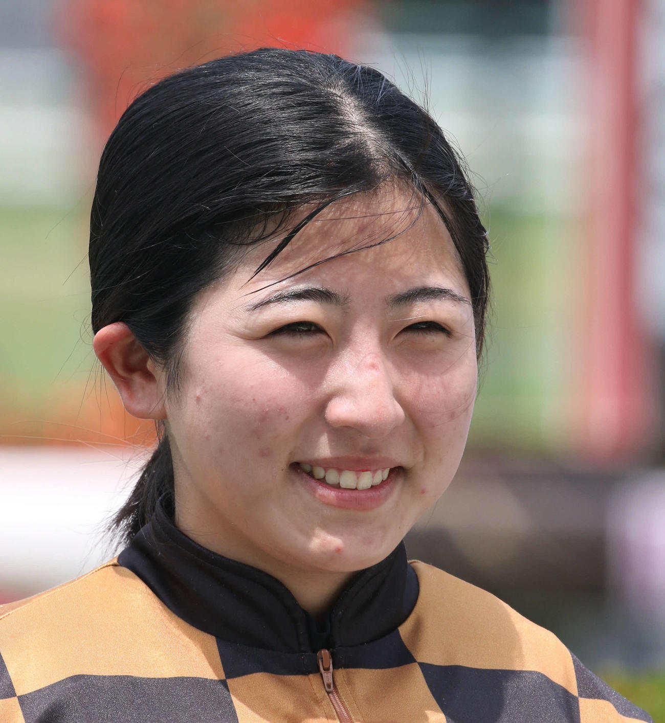 笑顔のの今村聖奈騎手（撮影・渦原淳）