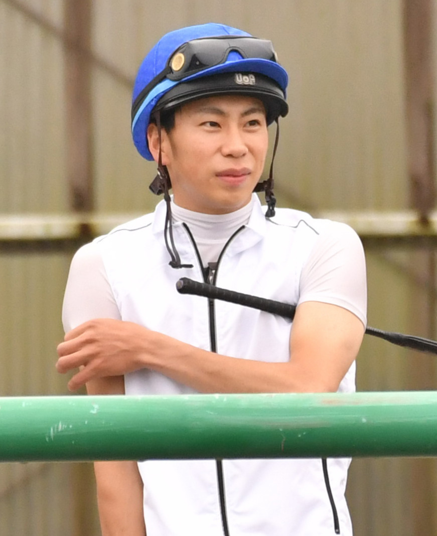 エフフォーリアの追い切りを終えた横山武騎手（撮影・柴田隆二）