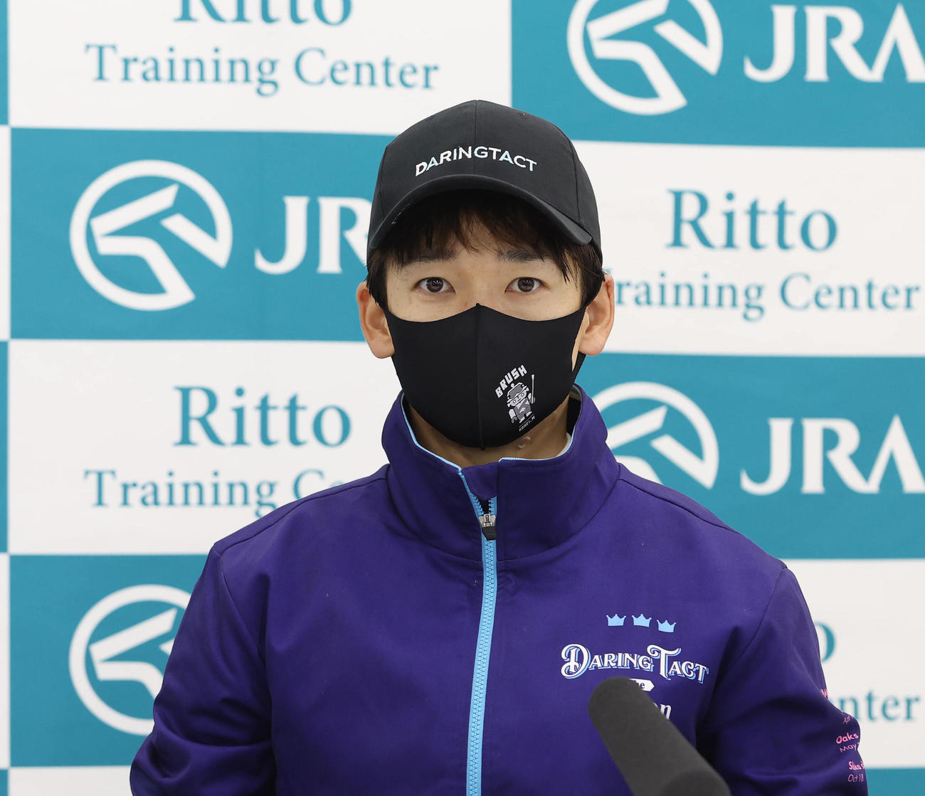 宝塚記念の共同会見に臨む松山騎手（撮影・白石智彦）
