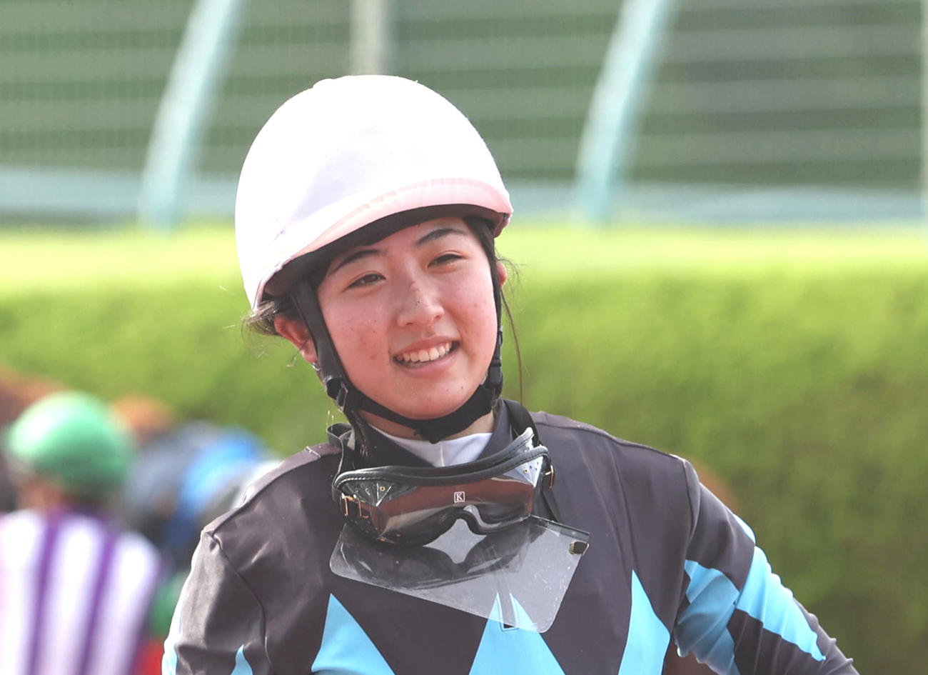 ヨッシーフェイスでリボン賞11着に敗れ、8週連続勝利ならず引き揚げる今村騎手（撮影・白石智彦）