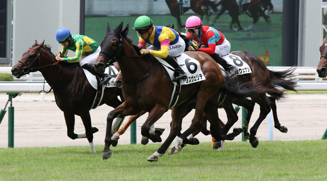 小倉5R、新馬戦を快勝したアリスヴェリテ（左から2頭目）（撮影・渦原淳）