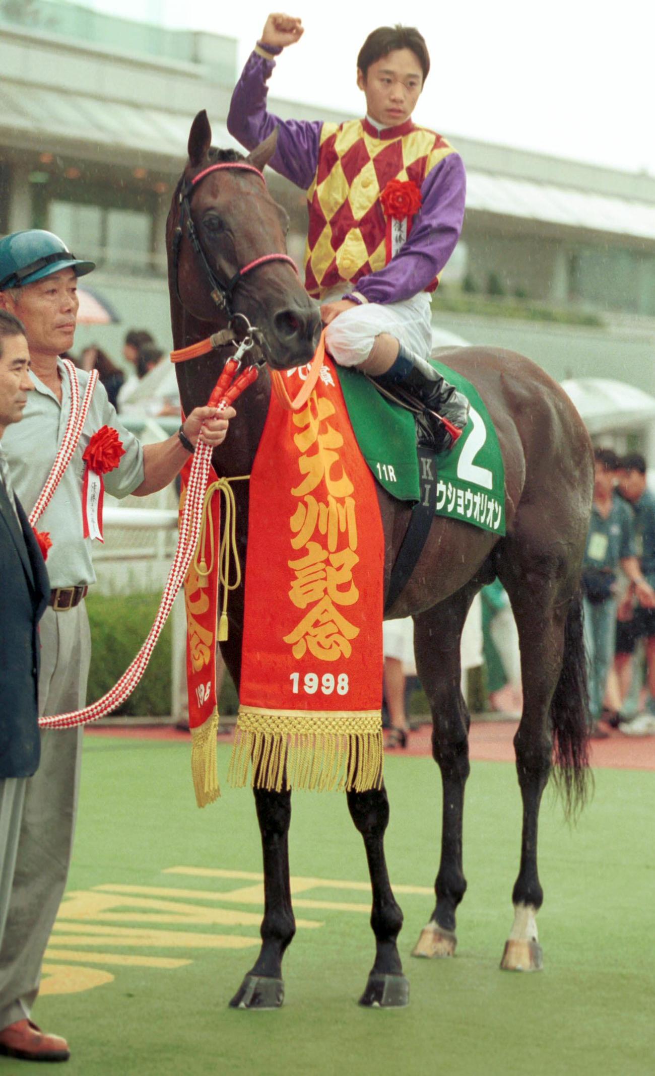 1998年7月、北九州記念を制したトウショウオリオンと池添謙一騎手