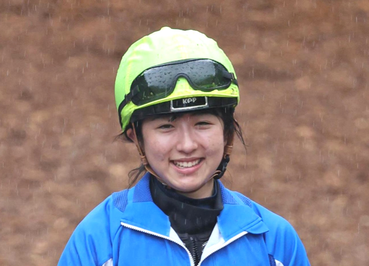 栗東トレセンで調教をつけた今村聖奈騎手