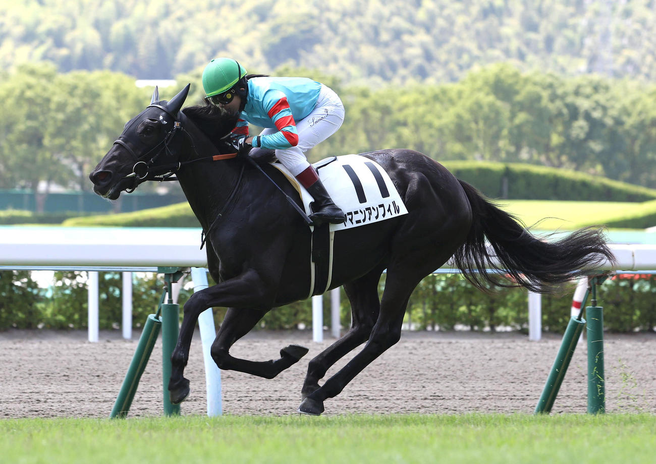 今村聖奈騎手がヤマニンアンフィルで小倉7Rを勝ち、ルーキー20勝一番乗りを決める（撮影・白石智彦）