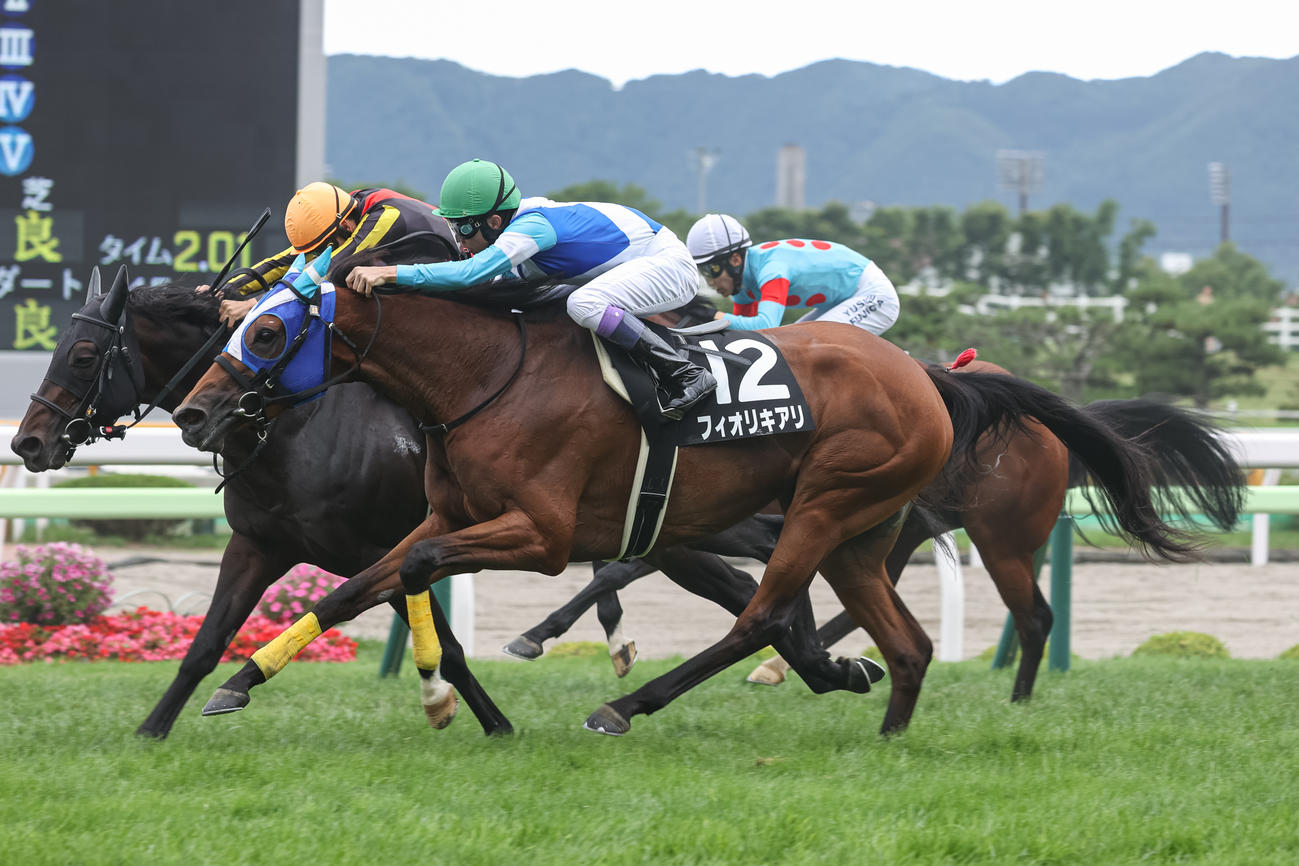 直線外から差し切り五稜郭Sを制したフィオリキアリ（撮影・村野早祐）