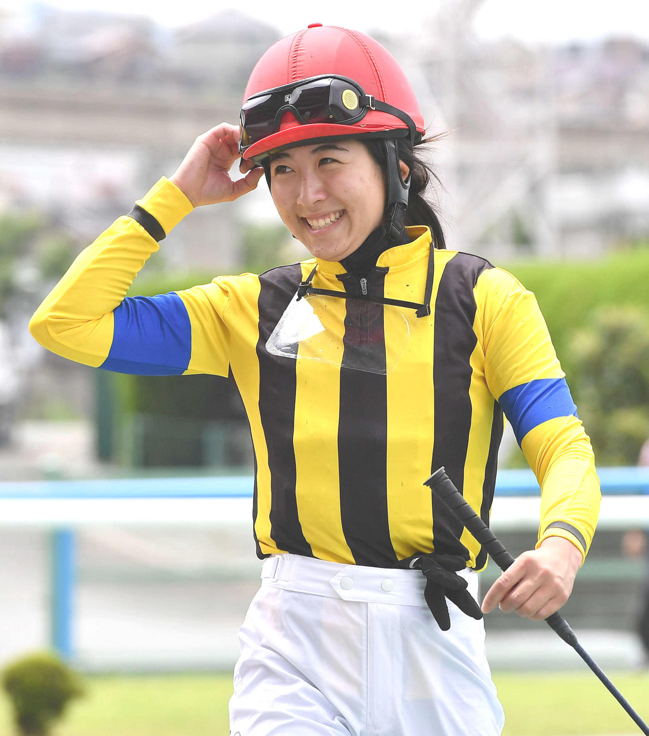 小倉3R・3歳未勝利で勝利を挙げ、笑顔で引き揚げる今村聖奈騎手（撮影・岩下翔太）
