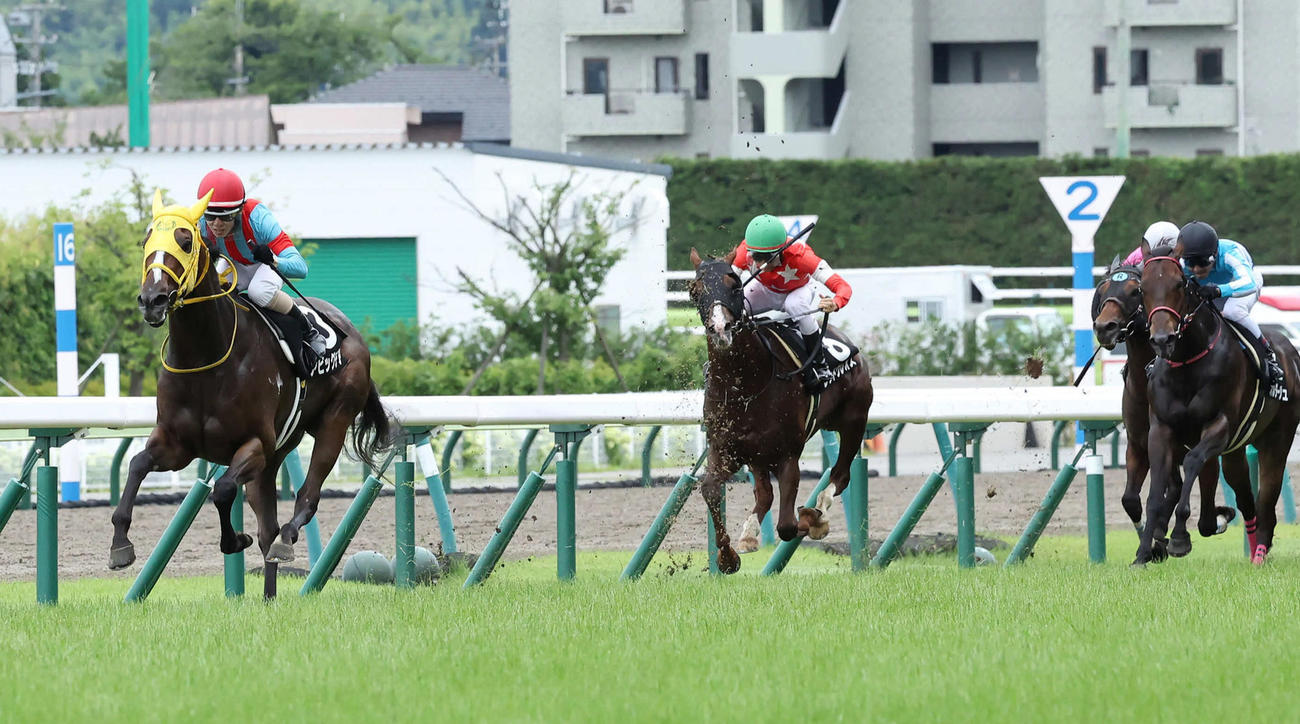 逃げ切ってバーデンバーデンCを快勝したアビッグチア（左）と嶋田騎手（撮影・丹羽敏通）