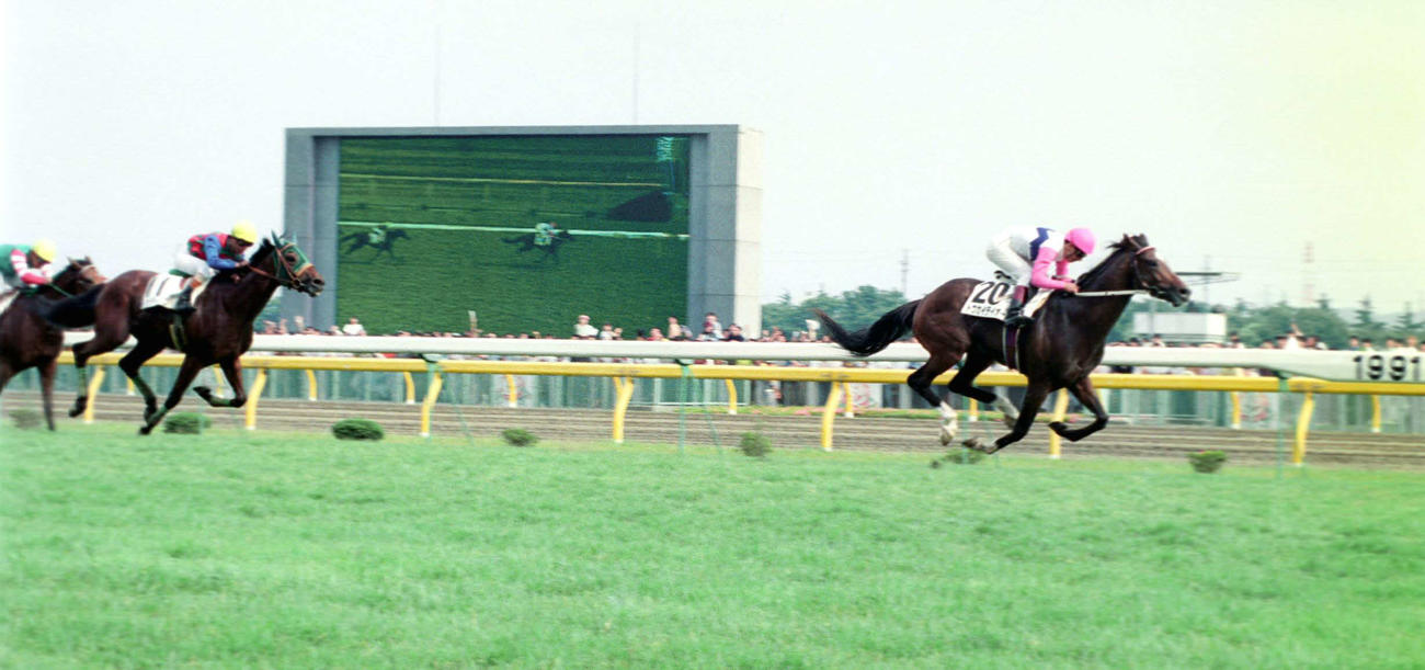 91年のダービーを制したトウカイテイオーと安田隆行騎手