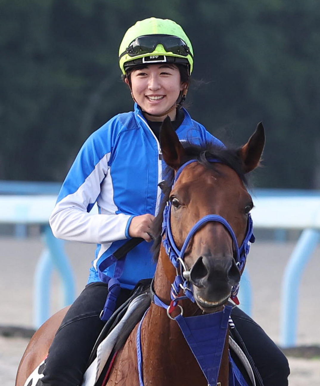 21日、調教を終え引き揚げるオヌシナニモノと鞍上の今村聖奈騎手