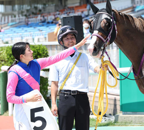 今村聖奈、メイショウアジロでJRA通算22勝目「頑張ってくれた馬に感謝