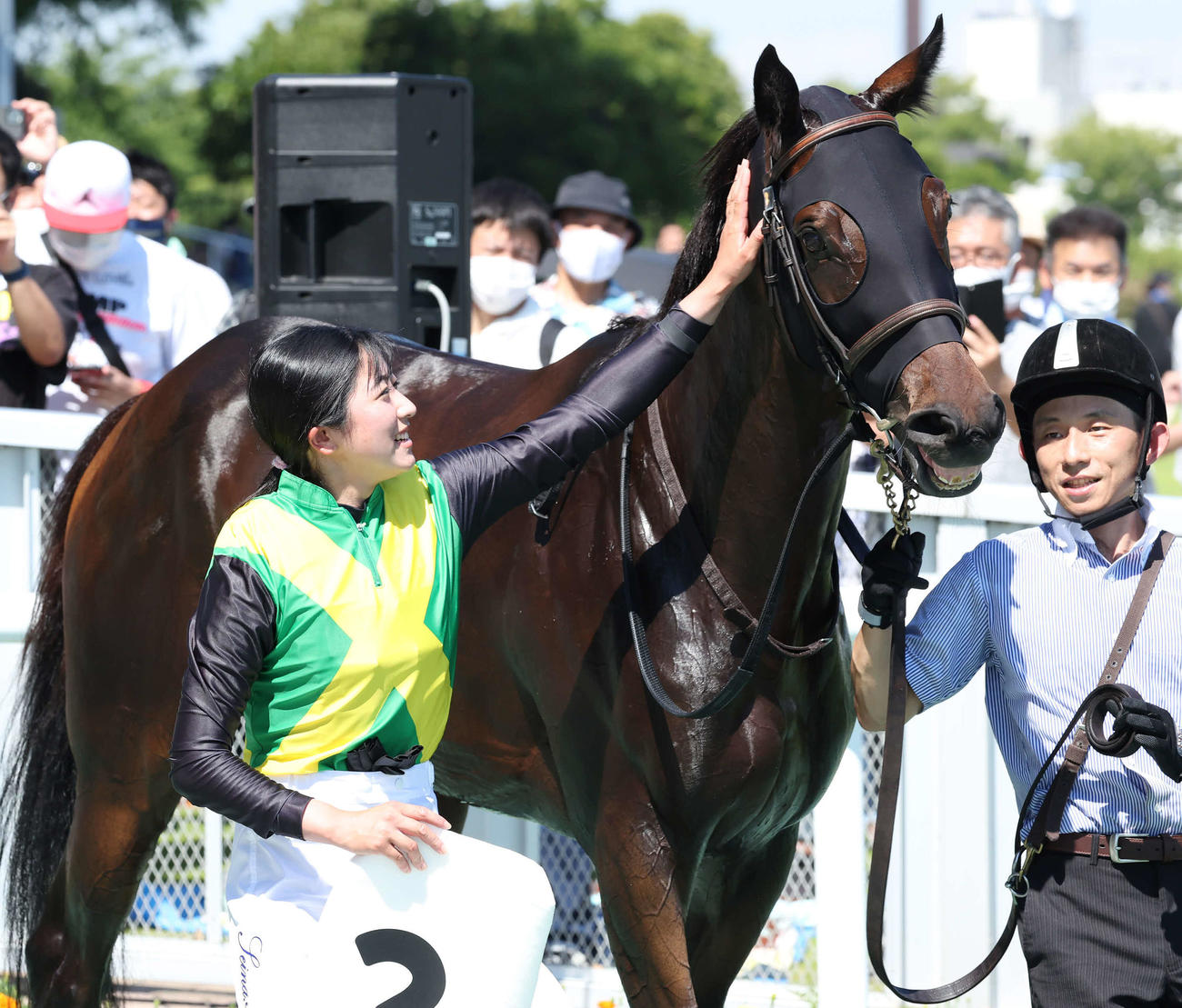 新潟8R、3歳上1勝クラスをキッショウで制して23勝目を挙げた今村騎手（撮影・丹羽敏通）