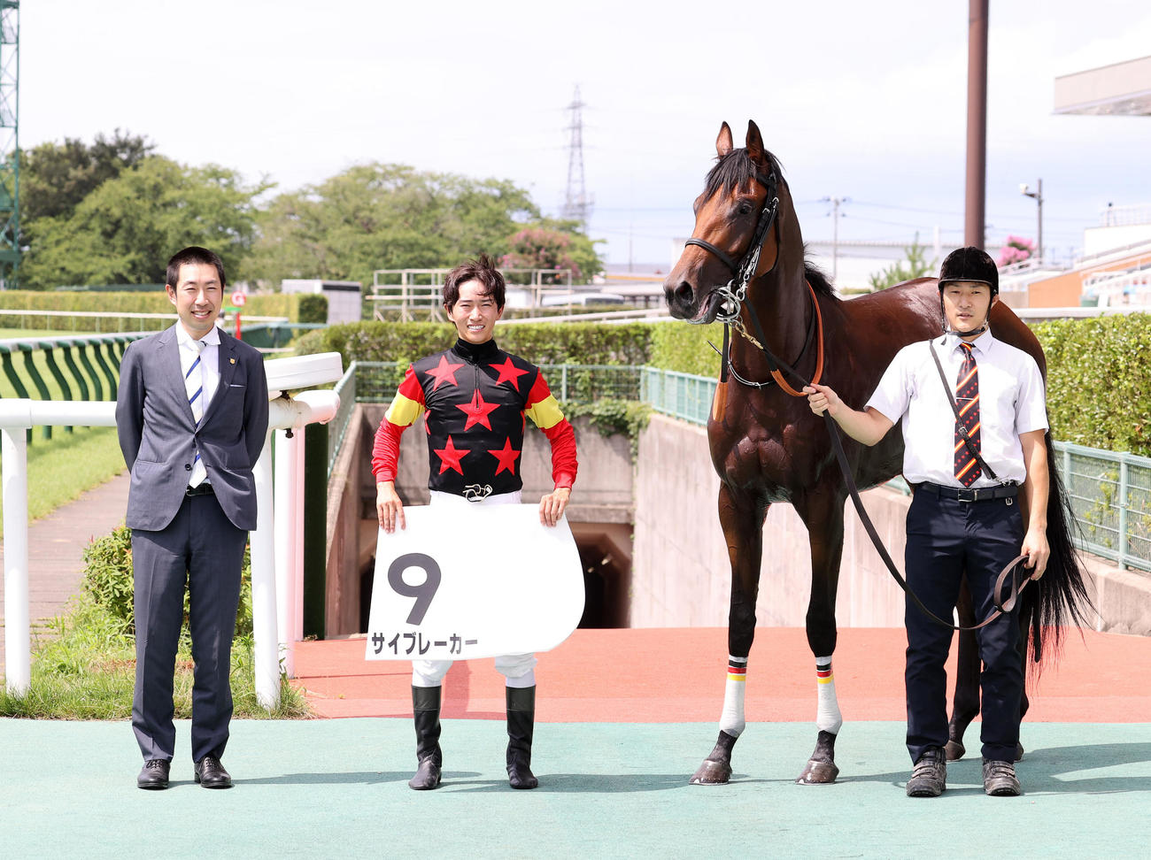 2歳未勝利を制したサイブレーカーと菅原明良騎手（撮影・鈴木正人）