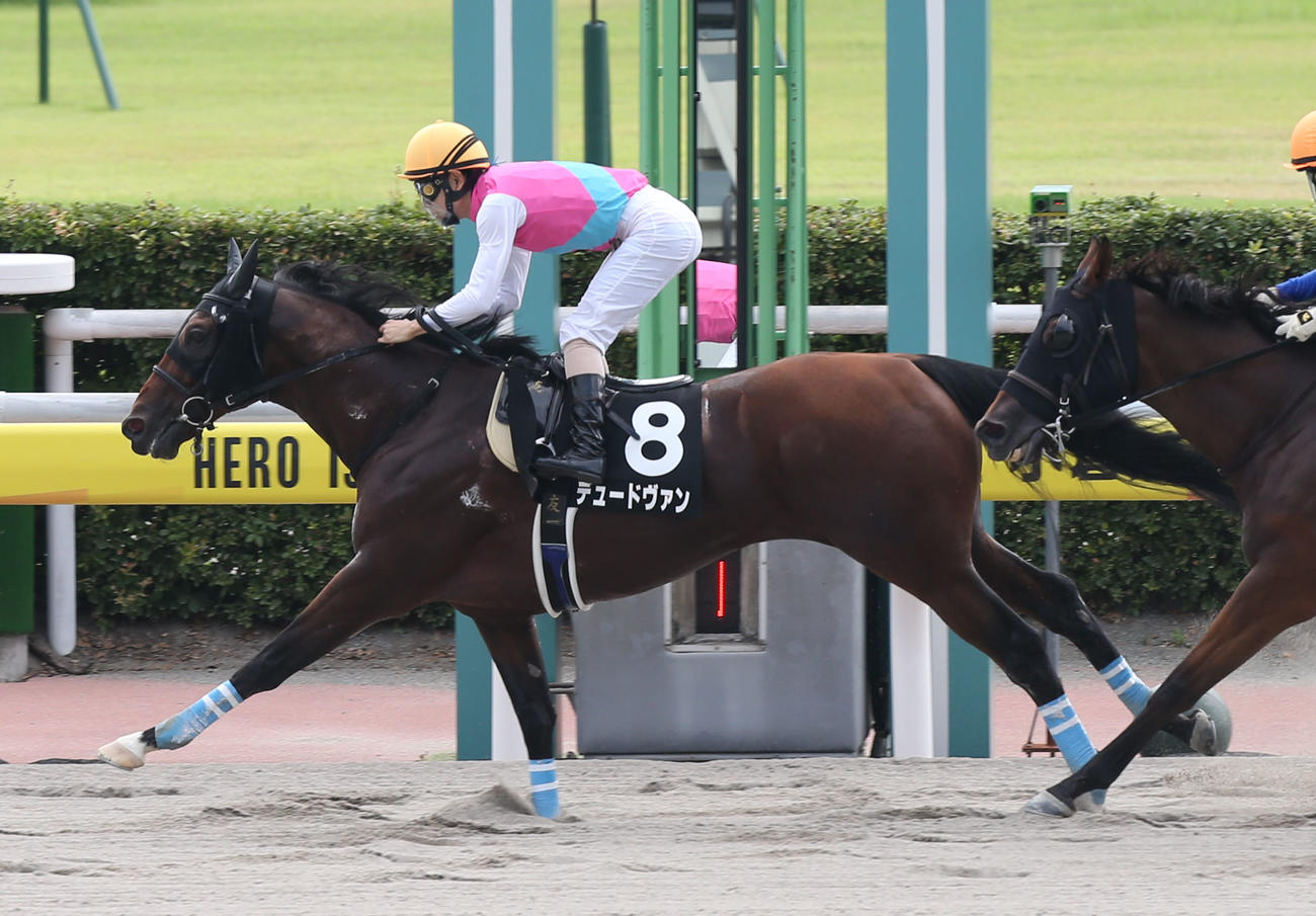 小倉11R　阿蘇S1着のデュードヴァンと北村友一騎手（撮影・屋方直哉）