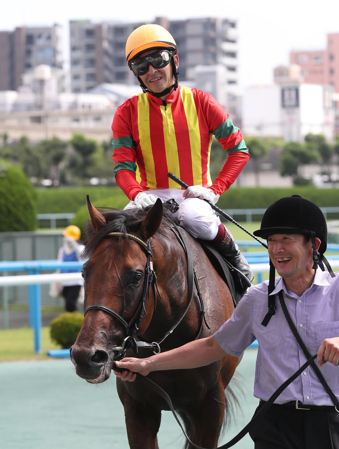 小倉10R　不知火Sで1着のエスコーラと福永祐一騎手（撮影・屋方直哉）