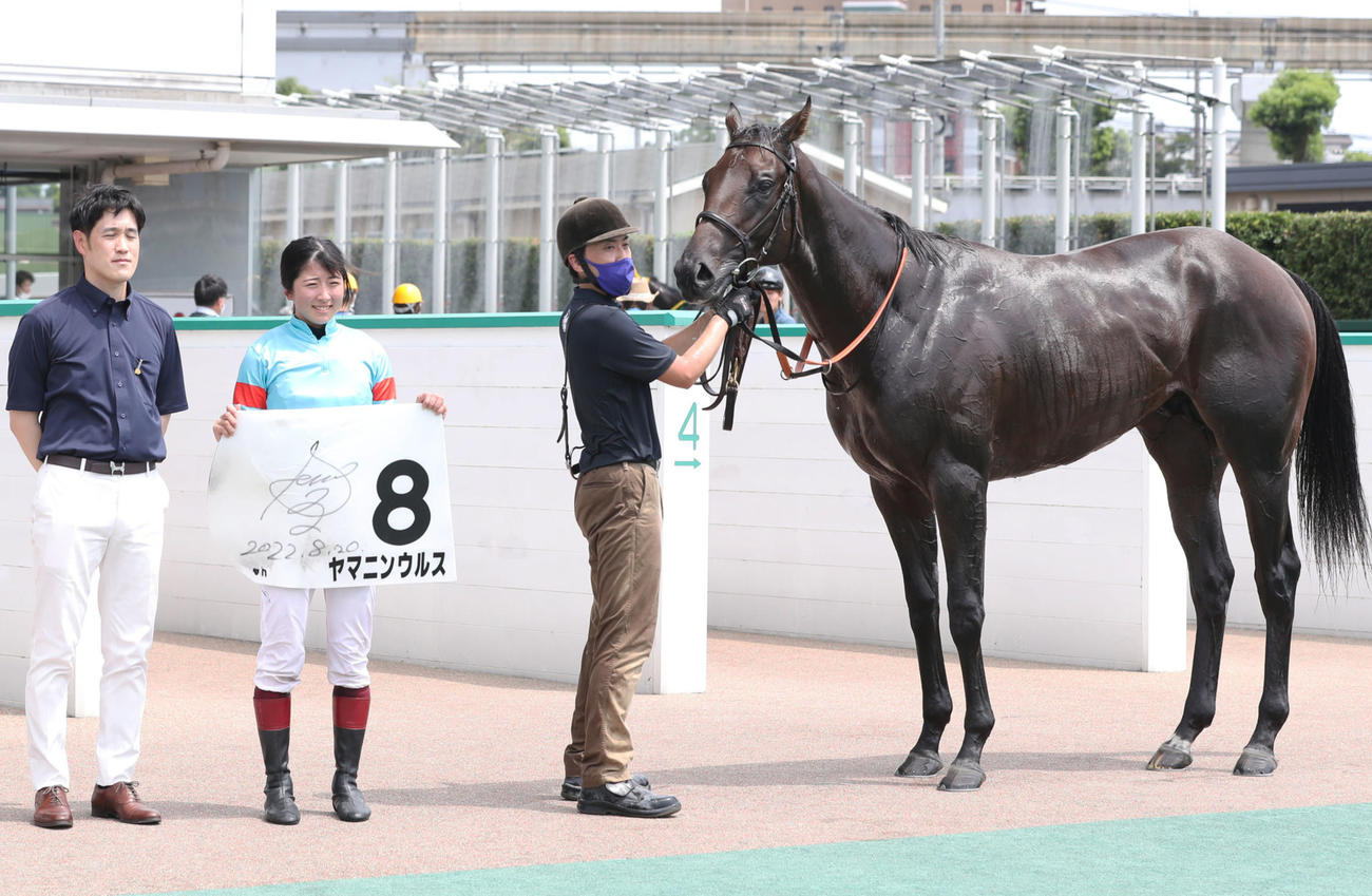 小倉6R新馬で1着のヤマニンウルスと今村聖奈騎手（撮影・屋方直哉）