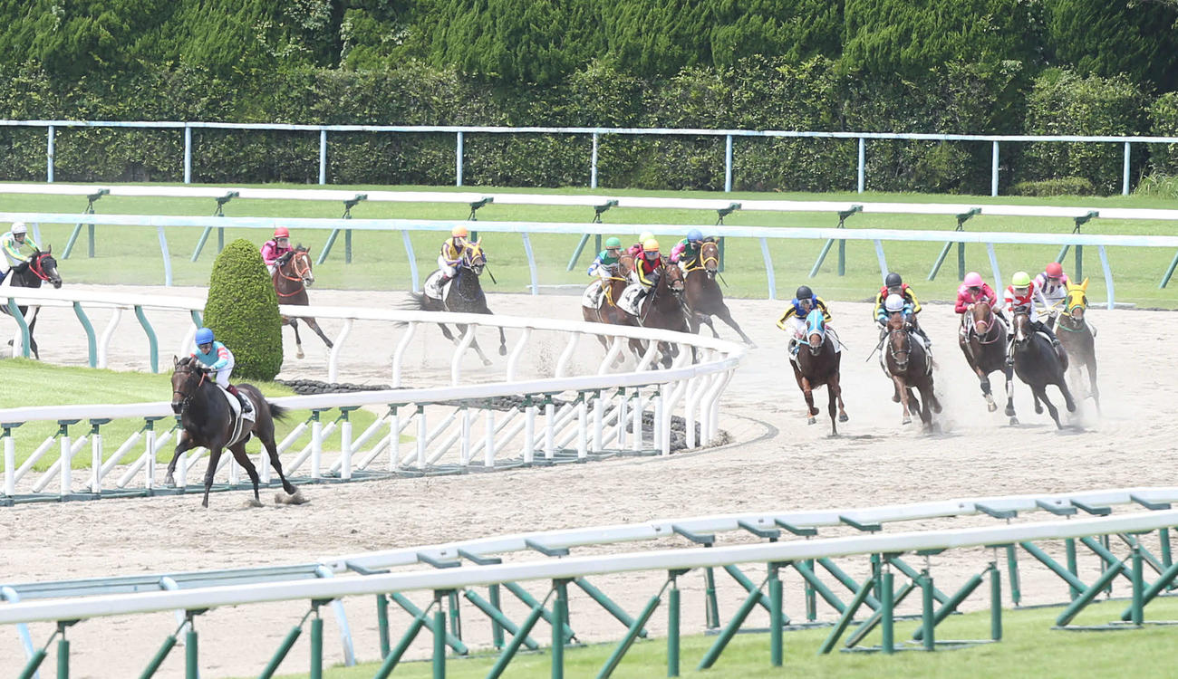 小倉6R 2歳新馬戦を制したヤマニンウルスと今村聖奈騎手（撮影・屋方直哉）
