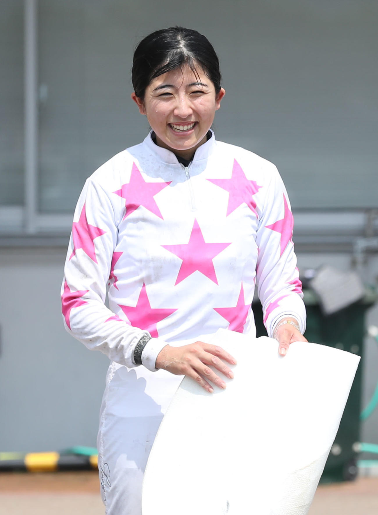 小倉8Rを制して笑顔を見せる今村聖奈騎手（撮影・屋方直哉）