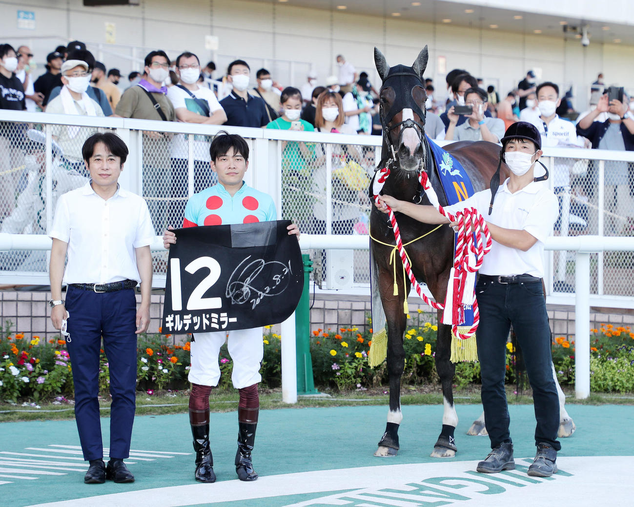 NST賞を制したギルデッドミラーと三浦皇成騎手（撮影・鈴木正人）