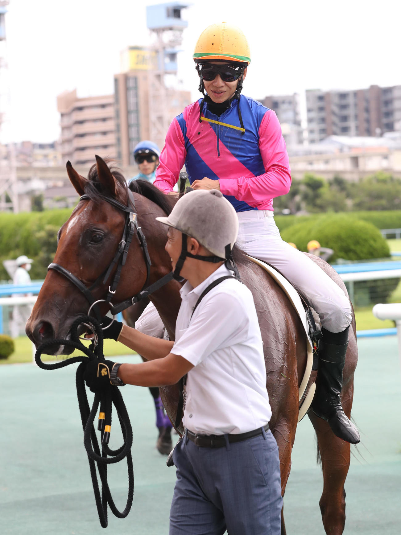小倉5R　2歳新馬1着のメイショウヒュウガと松山弘平騎手（撮影・屋方直哉）