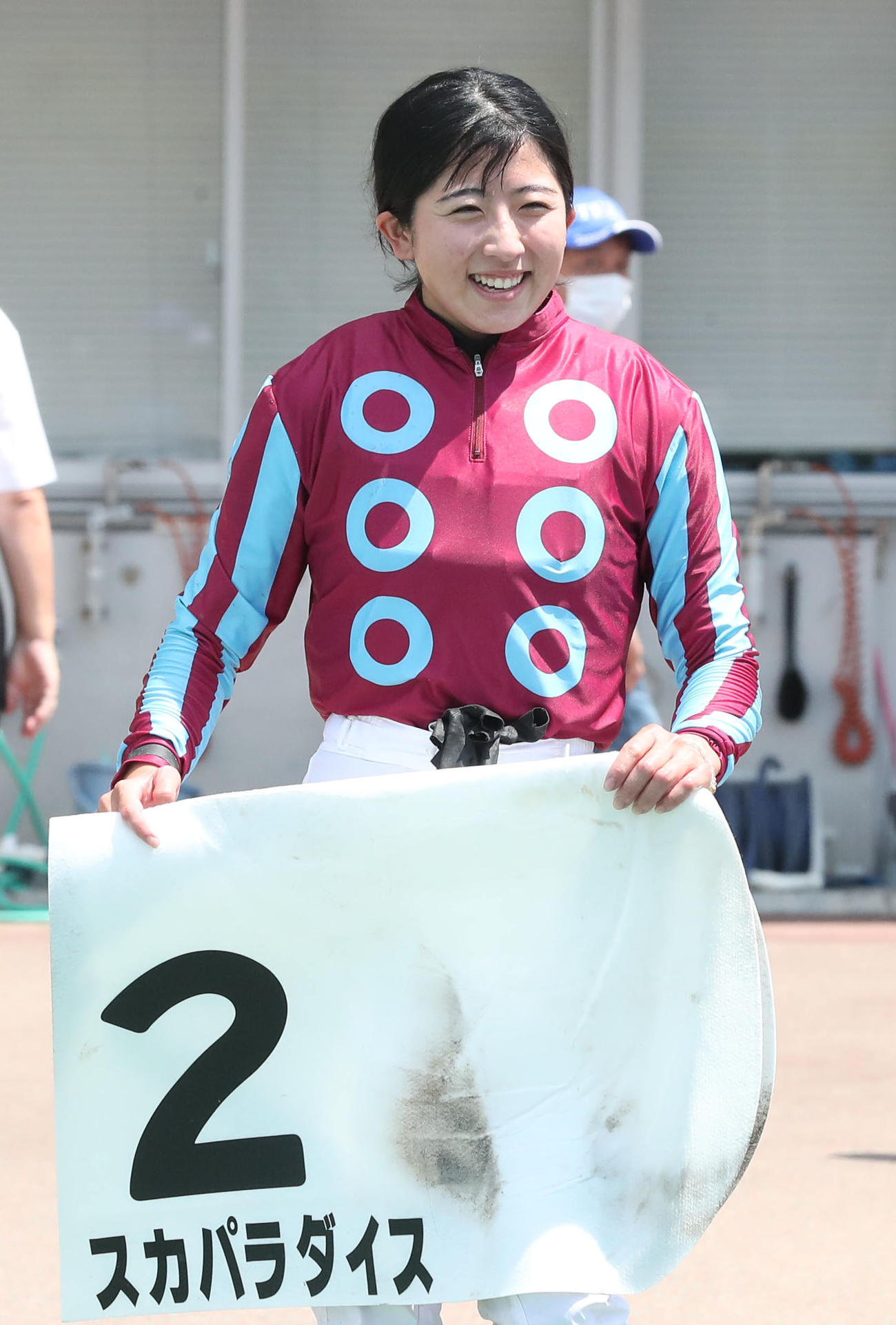 5R 2歳新馬　スカパラダイスで1着となった今村聖奈騎手はキュートな笑顔（撮影・梅根麻紀）
