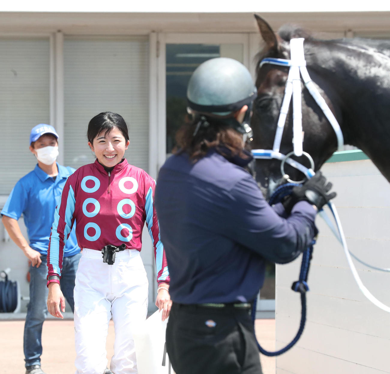 5R 2歳新馬　スカパラダイスで1着となった今村聖奈騎手はキュートな笑顔（撮影・梅根麻紀）