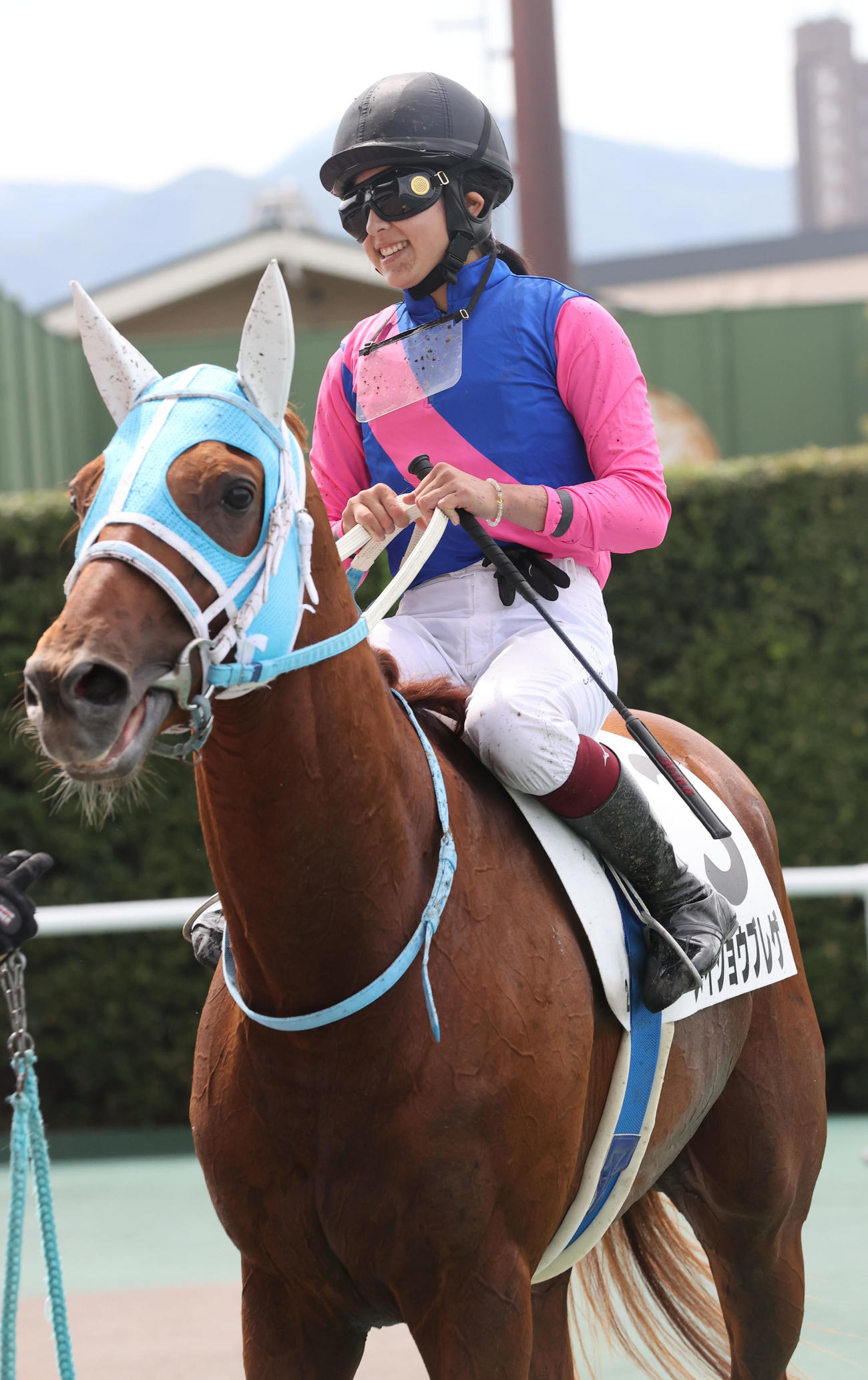 1着メイショウブレゲと今村聖奈騎手（撮影・梅根麻紀）