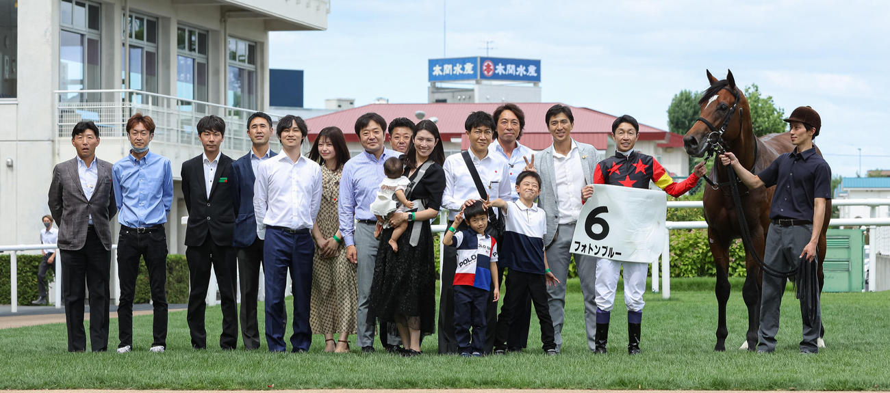 デビュー戦を制したフォトンブルー（撮影・村野早祐）