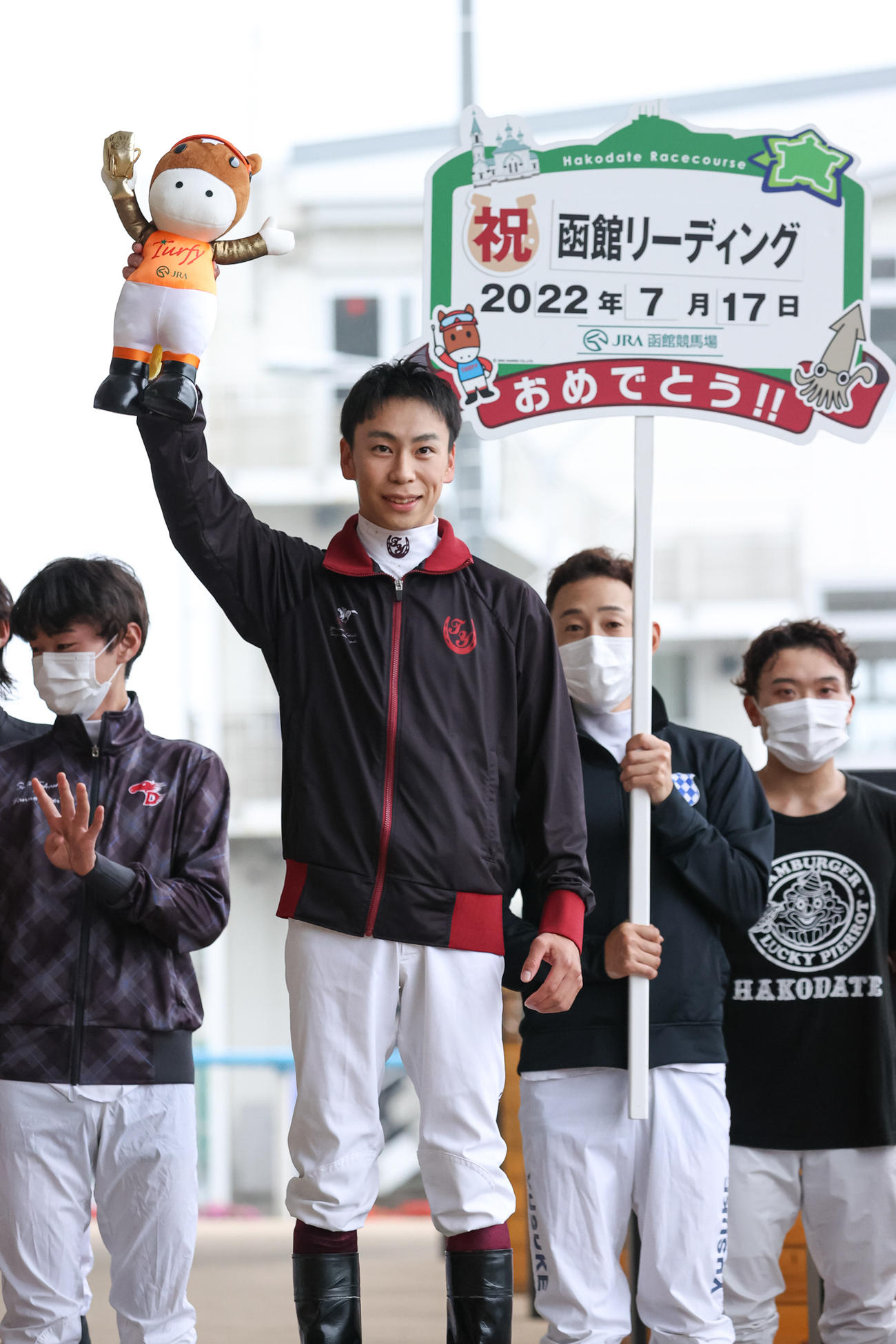 7月、函館競馬リーディングジョッキーに輝いた横山武騎手