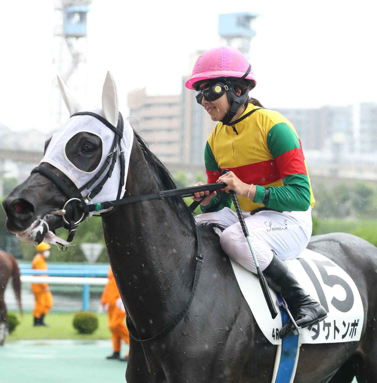 小倉4Rをタケトンボで制し笑顔の今村聖奈騎手（撮影・屋方直哉）