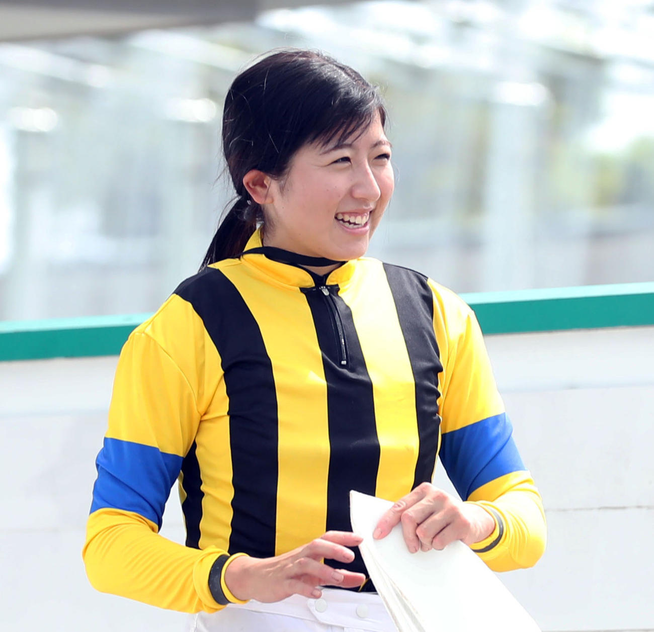 小倉3R、3歳未勝利を制し、笑顔を見せる今村聖奈騎手（撮影・屋方直哉）