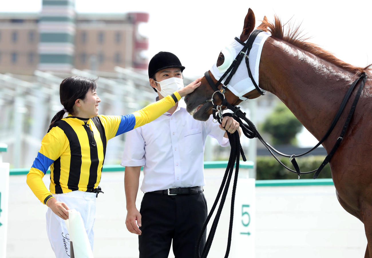 小倉3R、3歳未勝利を制したエルザストラウムと今村聖奈騎手（撮影・屋方直哉）