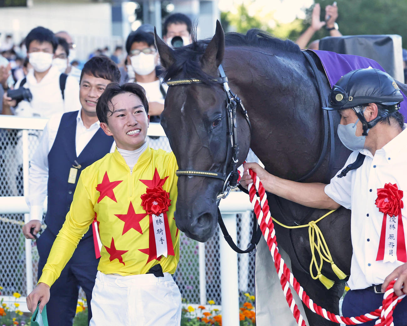 カラテで新潟記念を制した菅原明騎手（撮影・丹羽敏通）