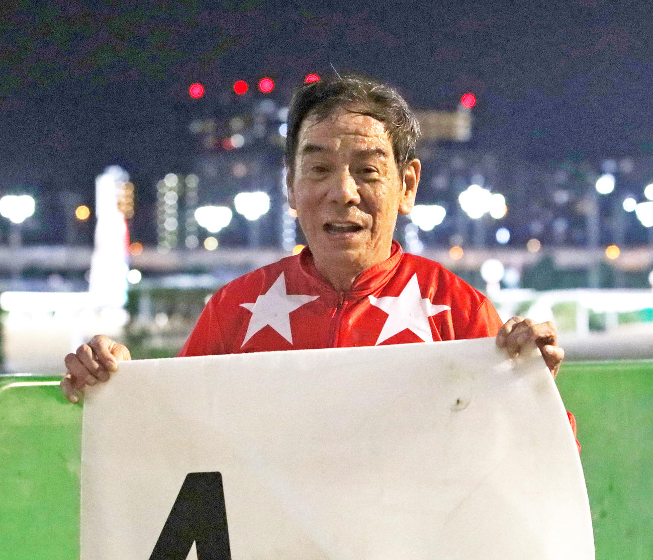 東京中日スポーツ賞をブラックストームで制し66歳での初勝利を飾った的場文男騎手