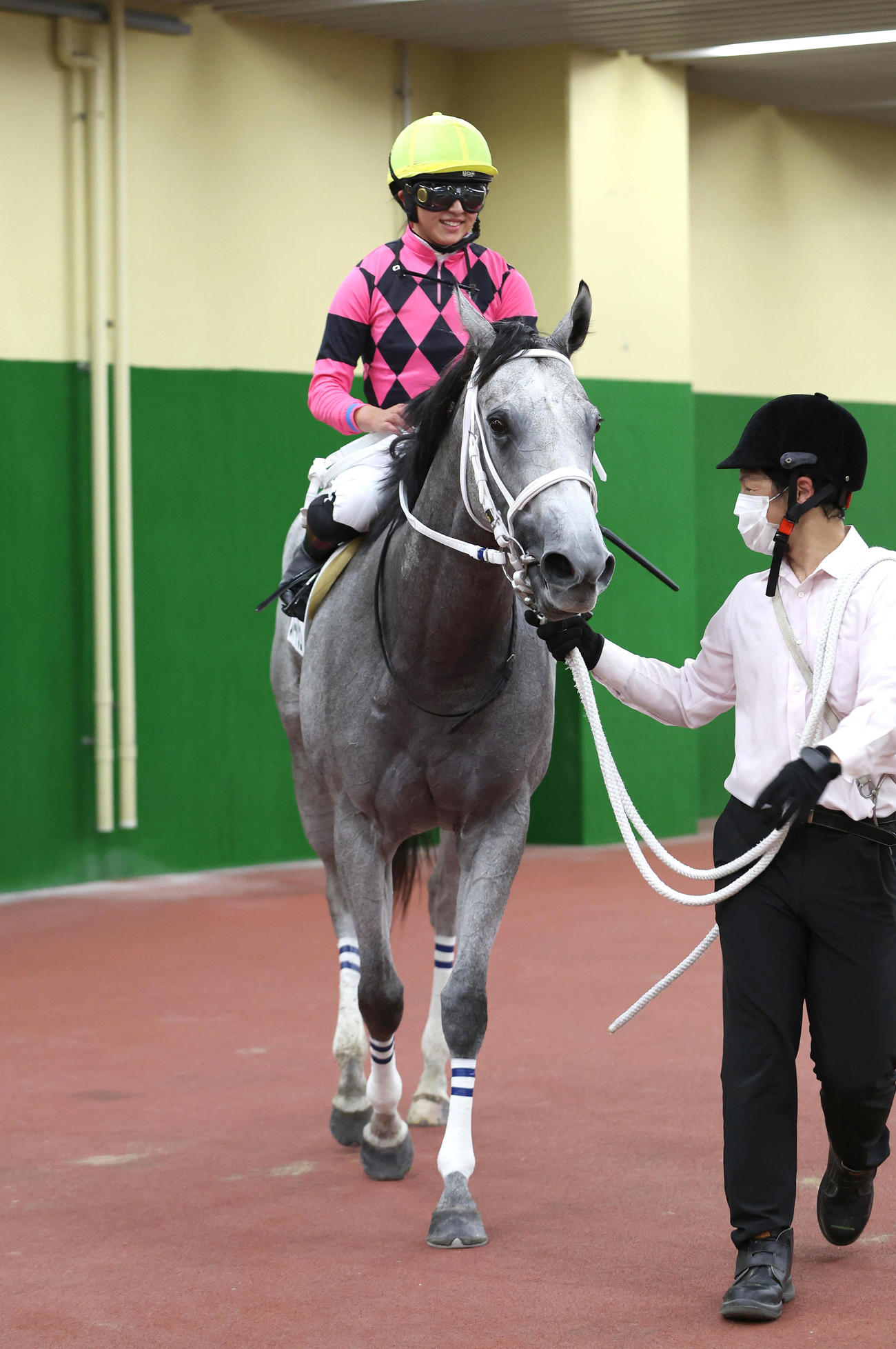 新馬戦を快勝したスマートジェイナと今村聖奈騎手（撮影・白石智彦）