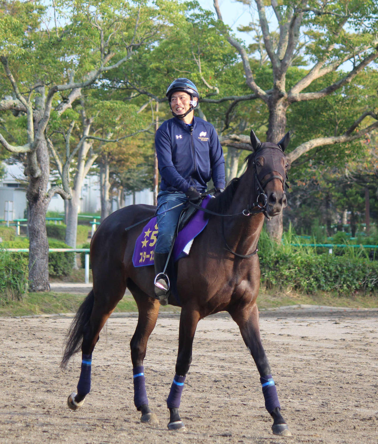 14日、馬場へ向かうスターズオンアース