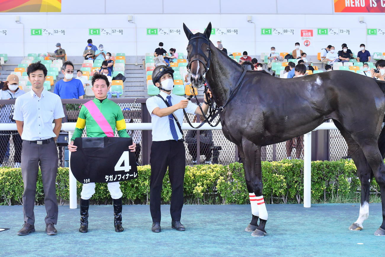 夕月特別を制したタガノフィナーレと岩田望来騎手（撮影・和賀正仁）
