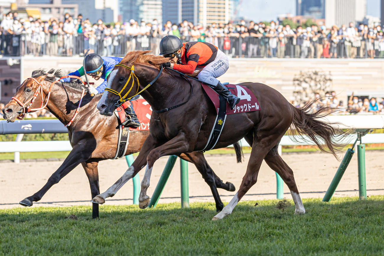 札幌記念を制したジャックドール（右）（2022年8月21日撮影）