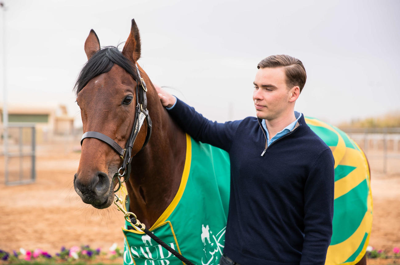 ミシュリフとタディ・ゴスデン師（C）Saudi Cup／Neville Hopwood
