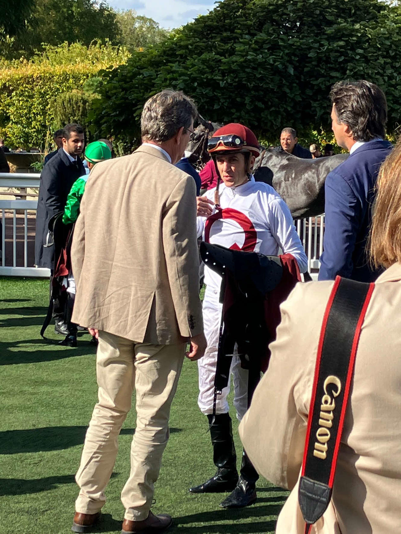 騎乗停止処分を受けた後、サンクルー競馬場の4レースに騎乗したスミヨン騎手（撮影・奥田隼人）