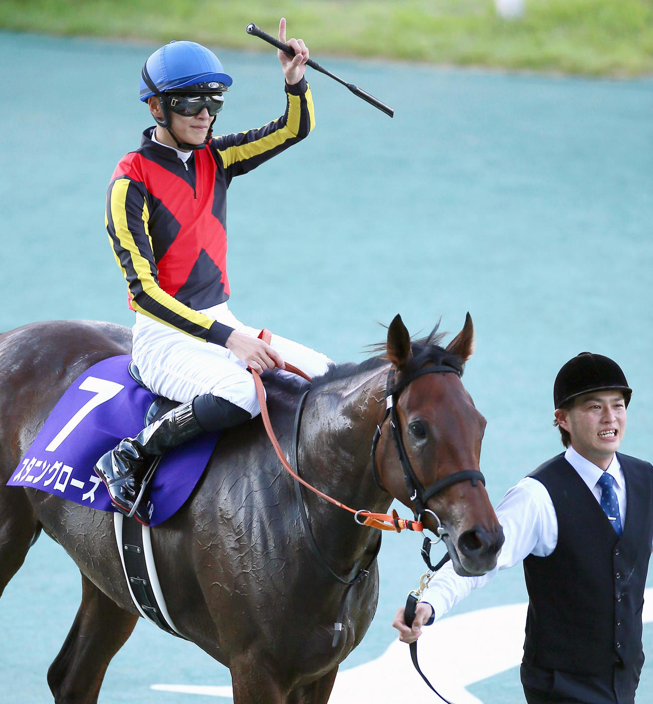秋華賞を制したスタニングローズと坂井騎手