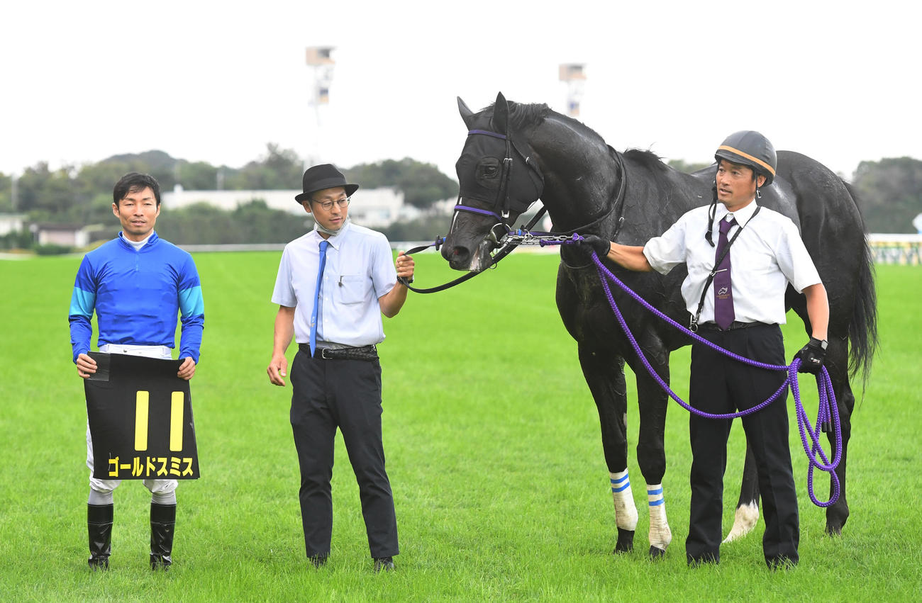 11R、オクトーバーSを制したゴールドスミスと大野騎手（左）（撮影・柴田隆二）