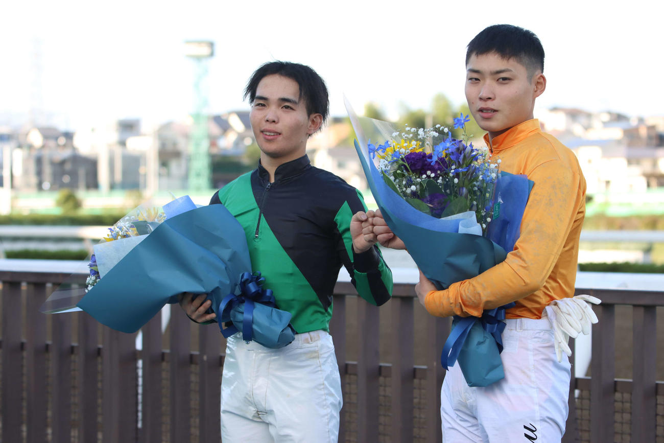 ヤングジョッキーズシリーズトライアルラウンド浦和を制した七夕裕次郎騎手（左）と及川烈騎手