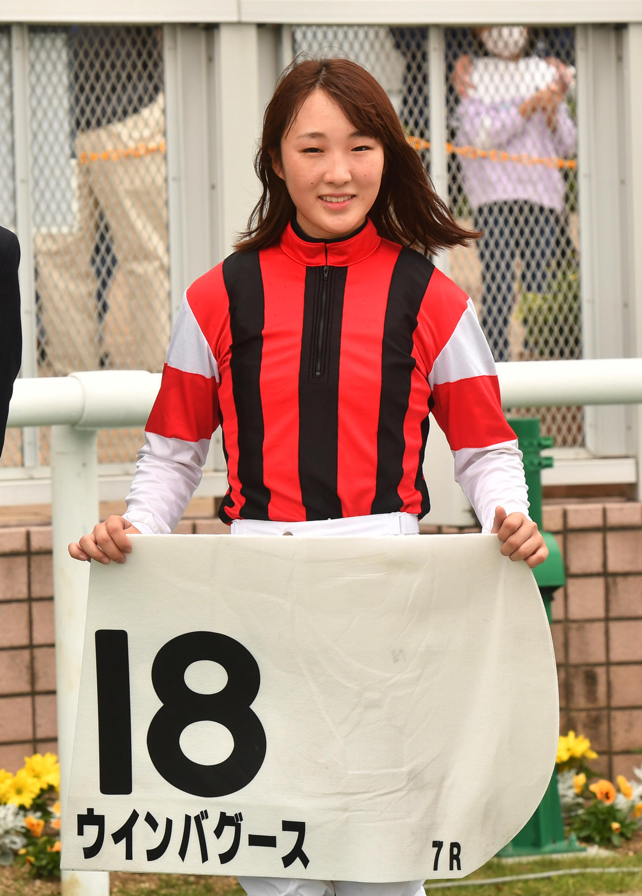 新潟7R、永島騎手はウインバグースで2Rに続き2勝目を挙げた（撮影・柴田隆二）