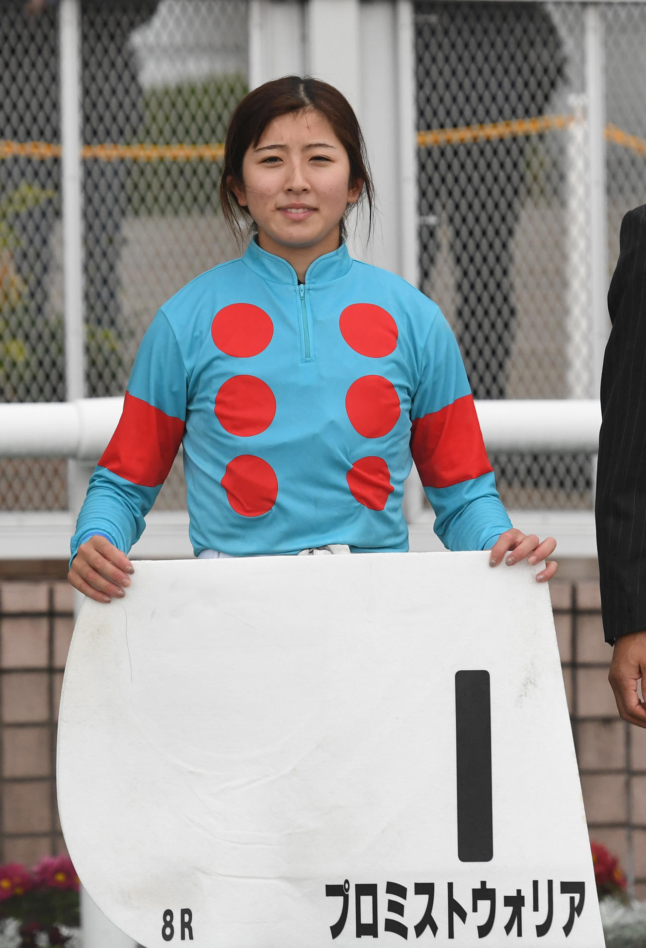 新潟8Rで45勝目を挙げ、女性騎手年間最多勝記録を伸ばした今村騎手（撮影・柴田隆二）