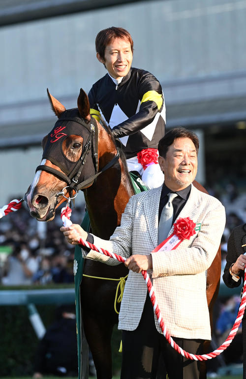 【菊花賞】社台F吉田照哉代表は生産馬ワンツー、広崎利洋オーナー「紙一重でした」 - 競馬 : 日刊スポーツ